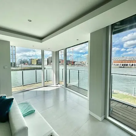 снеск Q,r-с0de First -,-modern Central Riverfront