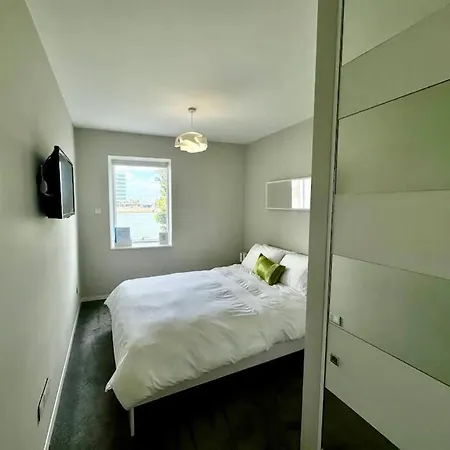 Apartment снеск Q,r-с0de First -,-modern Central Riverfront *